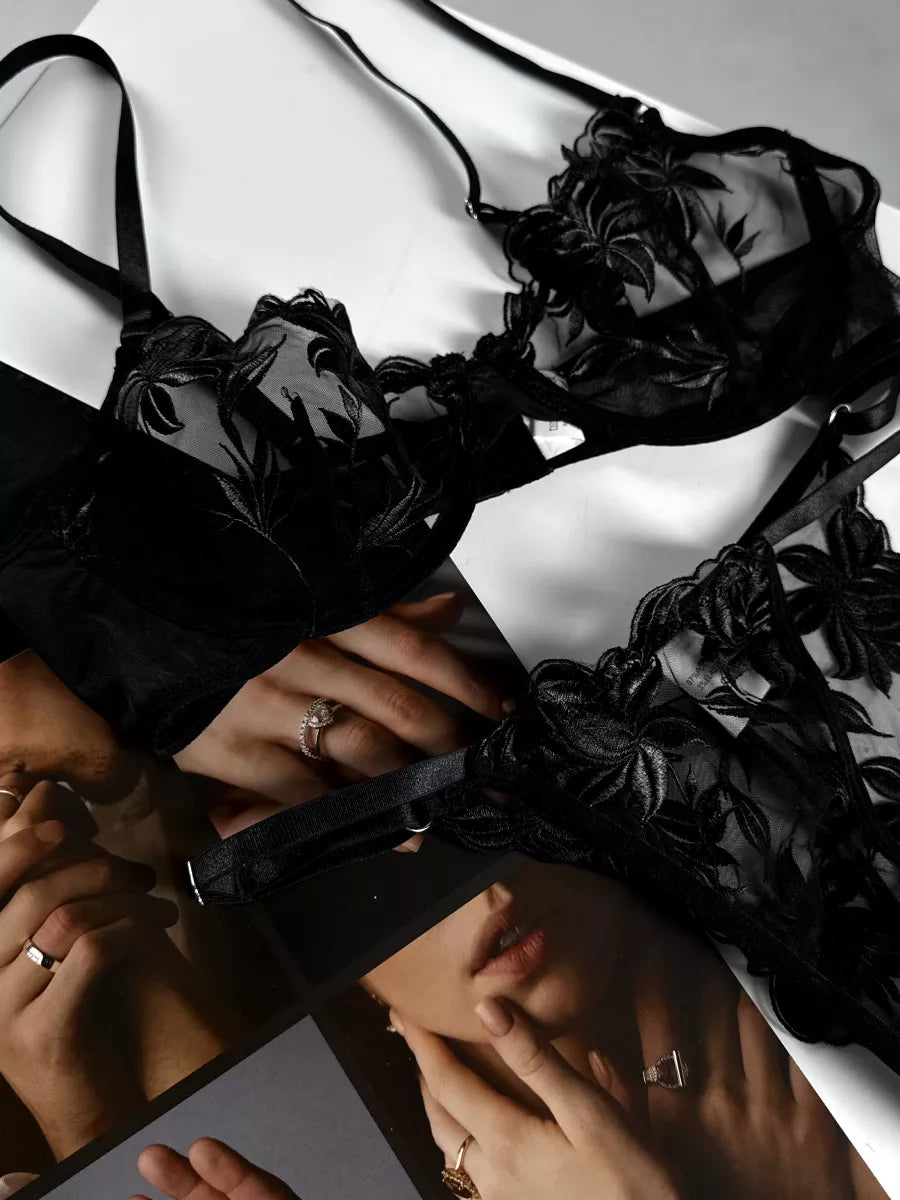 Masha Lotus Black Lingerie Set
