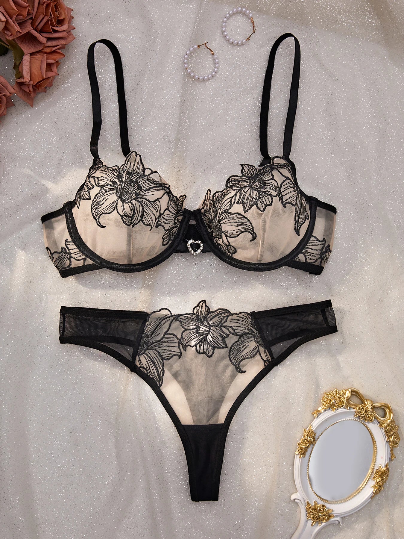 Lys Lingerie Set