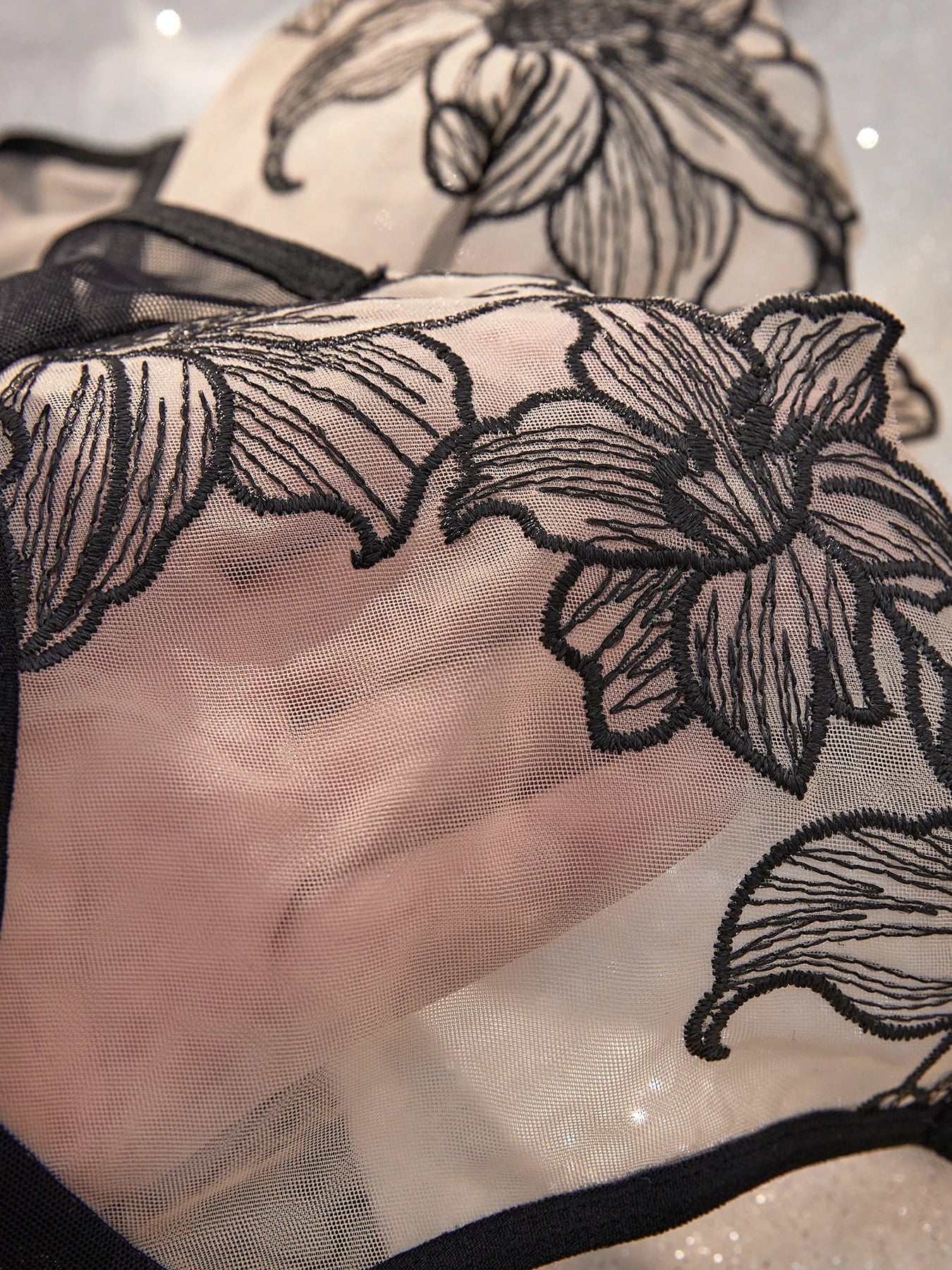 Lys Lingerie Set
