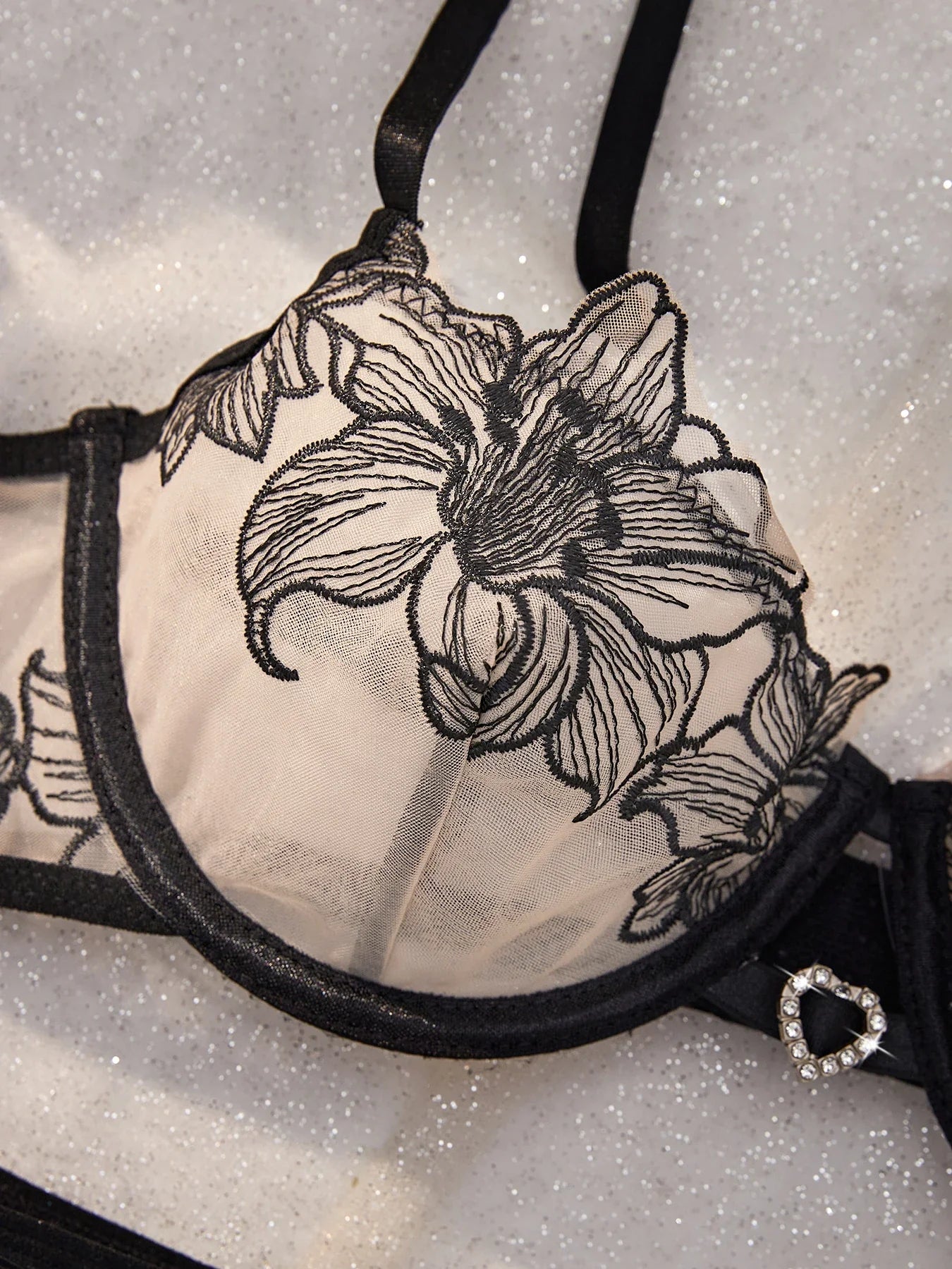 Lys Lingerie Set
