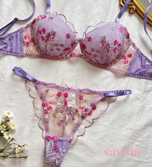 Lingerie Uvênia: Look completo irresistível, ideal para uma impressão duradoura.