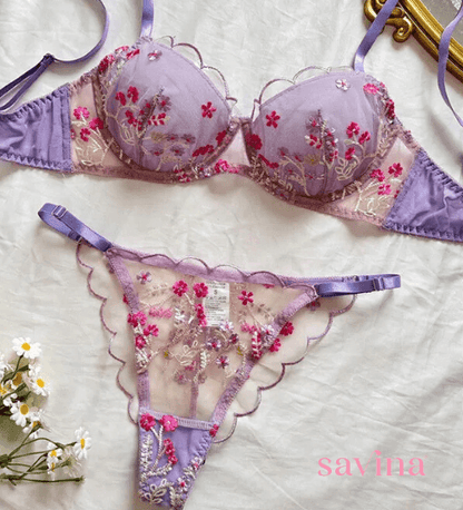 Lingerie Uvênia: Look completo irresistível, ideal para uma impressão duradoura.