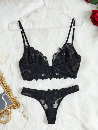 Vista frontal completa da lingerie Valentine, observe cada detalhe da peça.