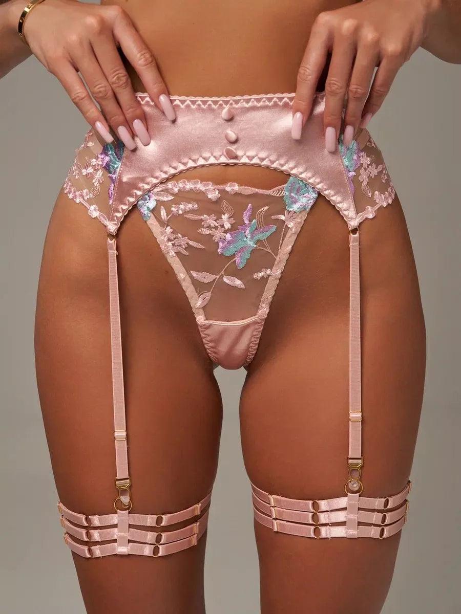 Detalhe do bordado floral da lingerie Wonder Flora, um toque romântico e leve.